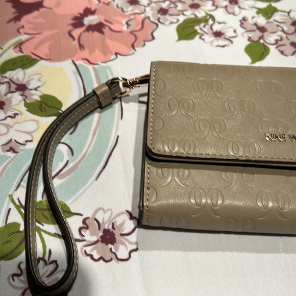 Nine West wristlet. Tan no stains. Holds cards outside pocket Smoke free home - Picture 2 of 7